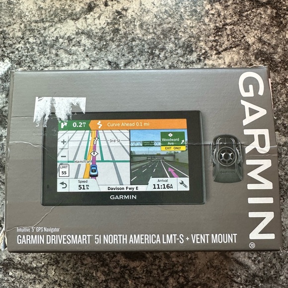 Garmin DriveSmart 51 LMT-S 5" Dash Windshield Mount Box And Cables Bundle Works! - Picture 1 of 6